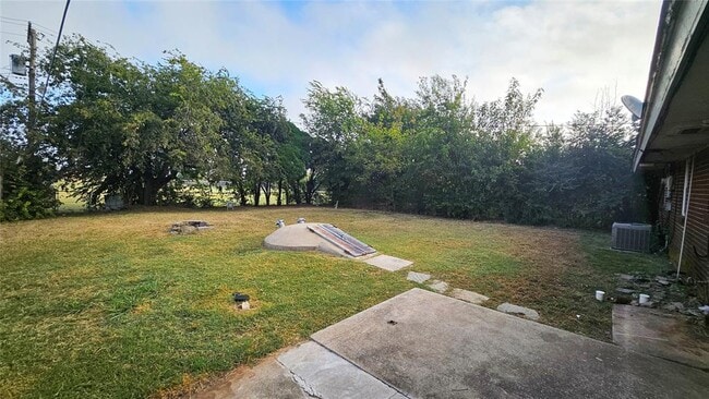 Building Photo - 777 Camelot Dr