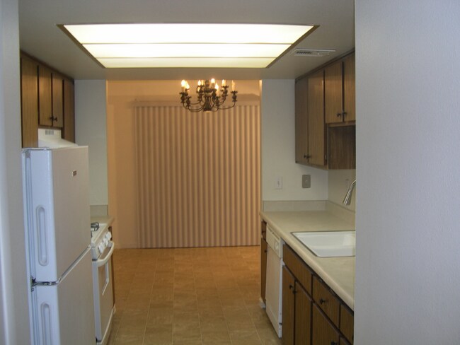 Building Photo - 4310 Caliente St