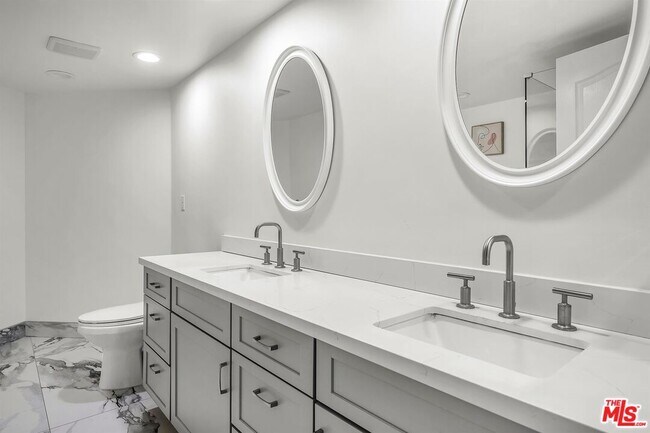 Building Photo - 10555 Ashton Ave