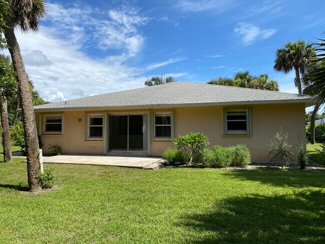 Building Photo - 956 Tulip Ln