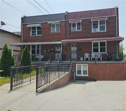 Building Photo - 1022 E 211th St