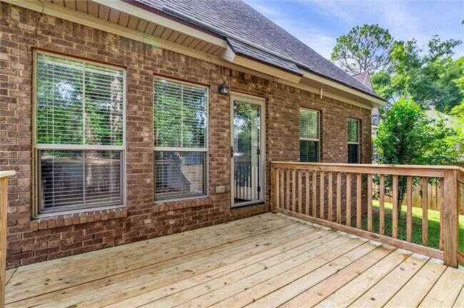 Building Photo - 1060 Linlen Ave