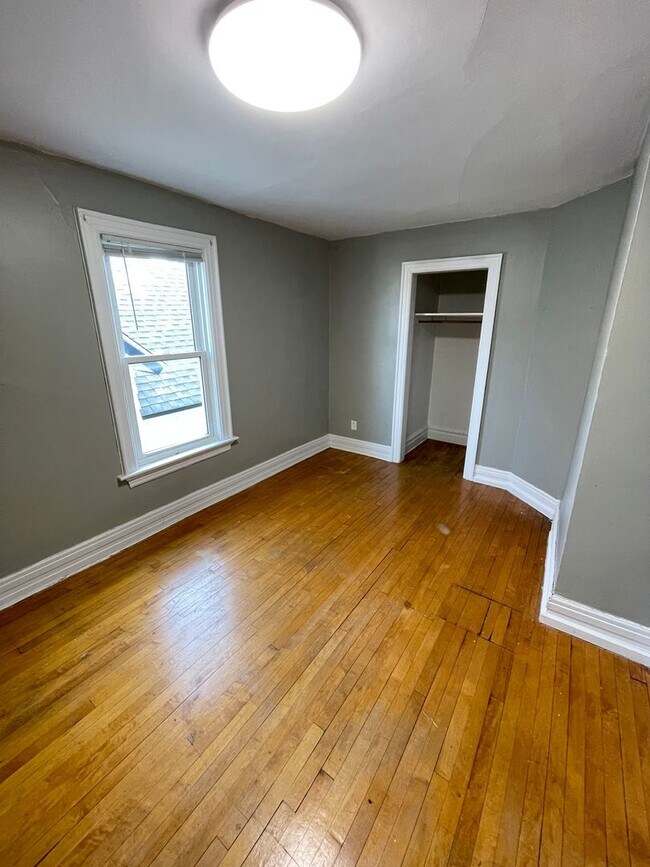 Building Photo - 2315 Oakes Ave