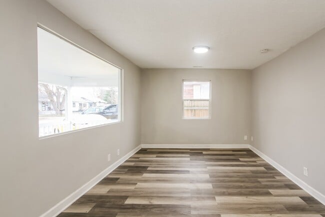 Building Photo - 1731 N Alton Ave