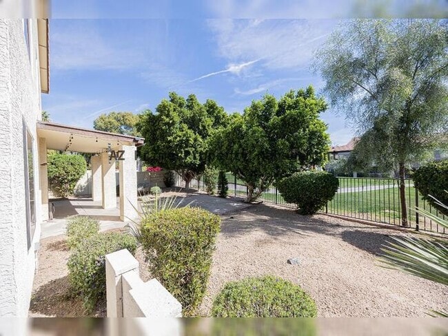 Building Photo - 9603 S 51st St