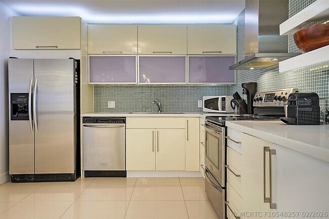 Building Photo - 1370 S Ocean Blvd