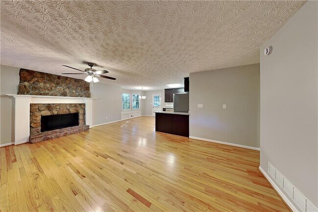 Building Photo - 5225 Shadow Wood Dr