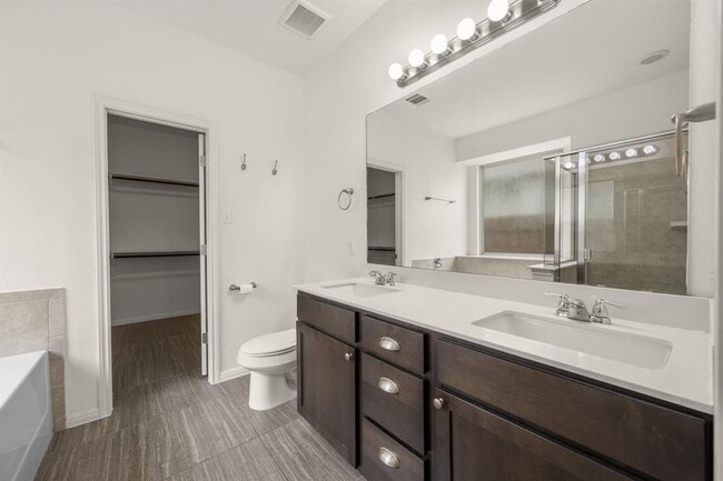 Building Photo - 604 Palmilla St