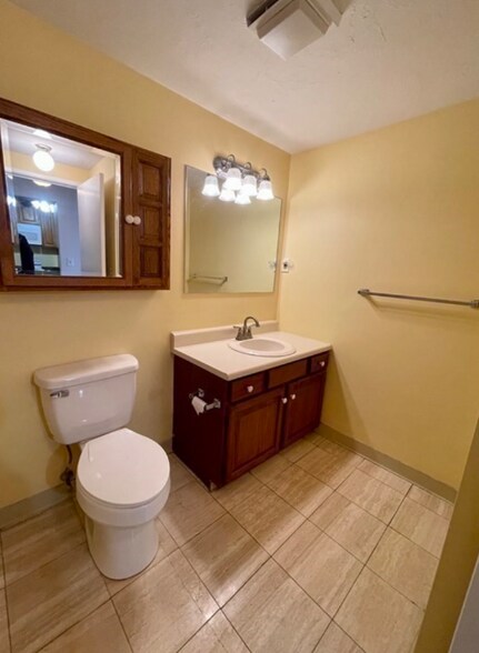 Building Photo - 100 Cove Way