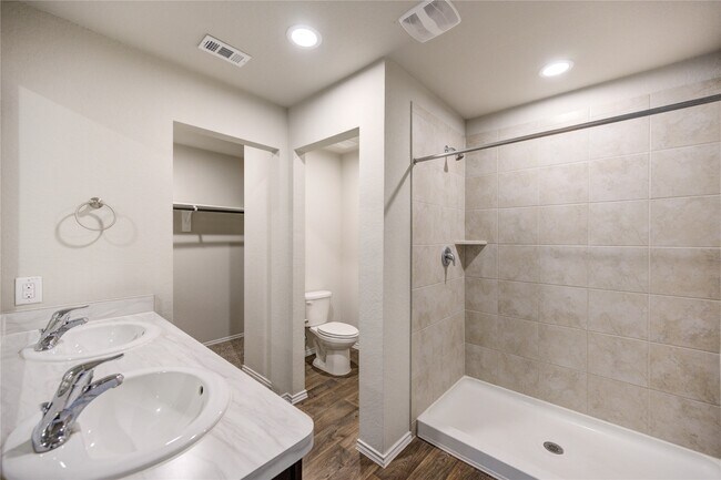 Building Photo - 16937 Rich Pines Dr
