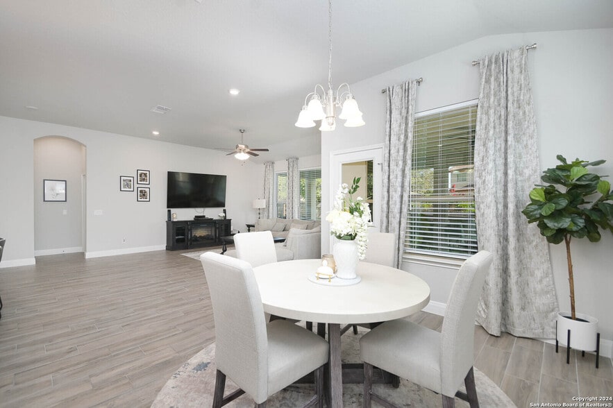 Building Photo - 446 Scenic Lullaby