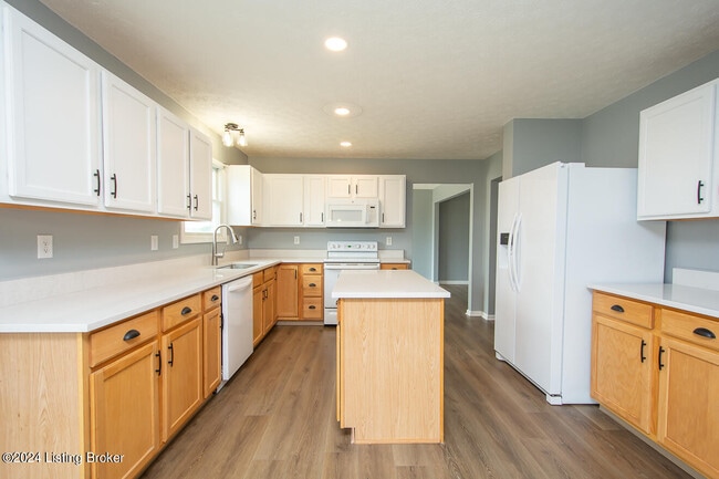 Building Photo - 6702 Shallow Rock Dr