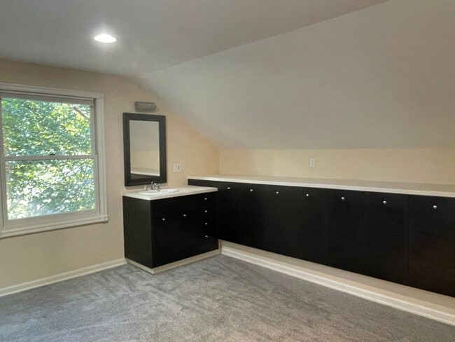 Building Photo - CHARMING MULTNOMAH VILLAGE CUSTOM HOME AVA...