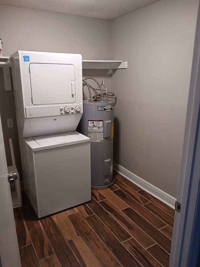 Building Photo - 445 Cactus St