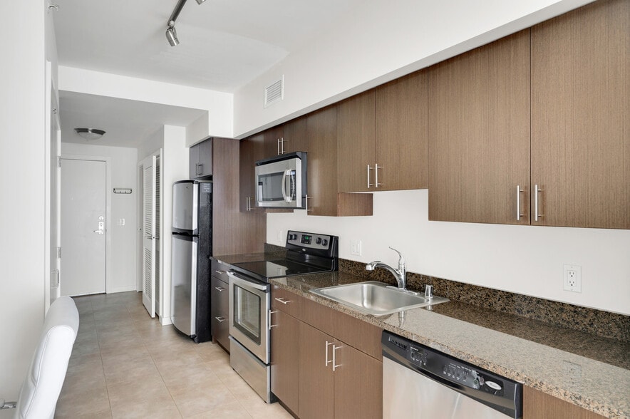 Building Photo - 10349 NE 10th St