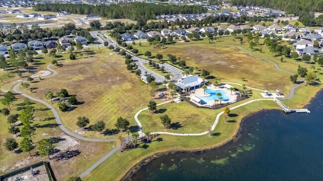 Building Photo - 454 Willow Lake Dr