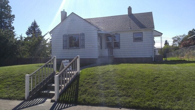 Primary Photo - Available soon!! Newly Renovated Shadle Di...