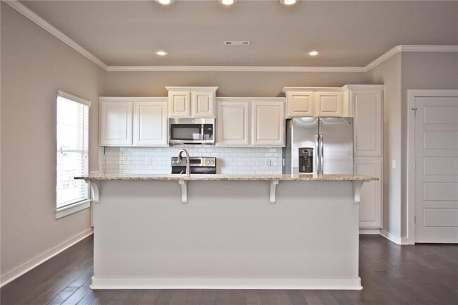 Building Photo - 3811 SW Peachwood Dr