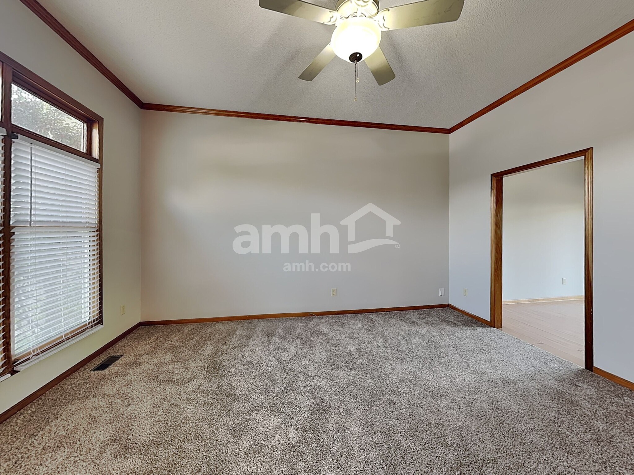 Building Photo - 6103 N Evans Ave