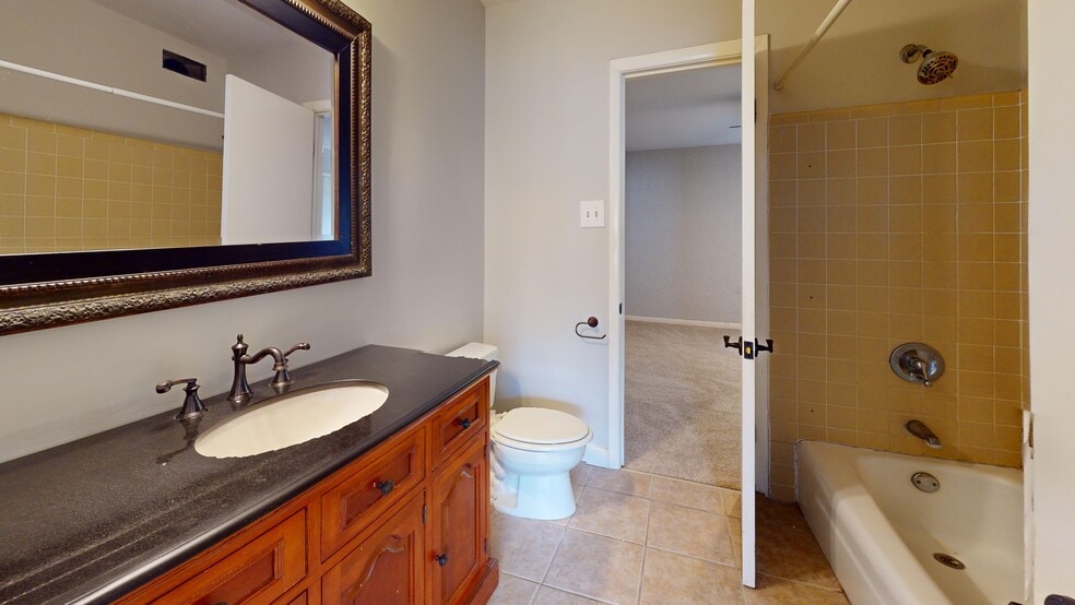 Building Photo - 2645 Southbury Cir