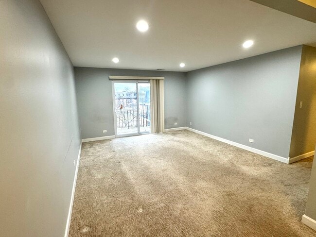 Building Photo - 4 Oak Creek Dr