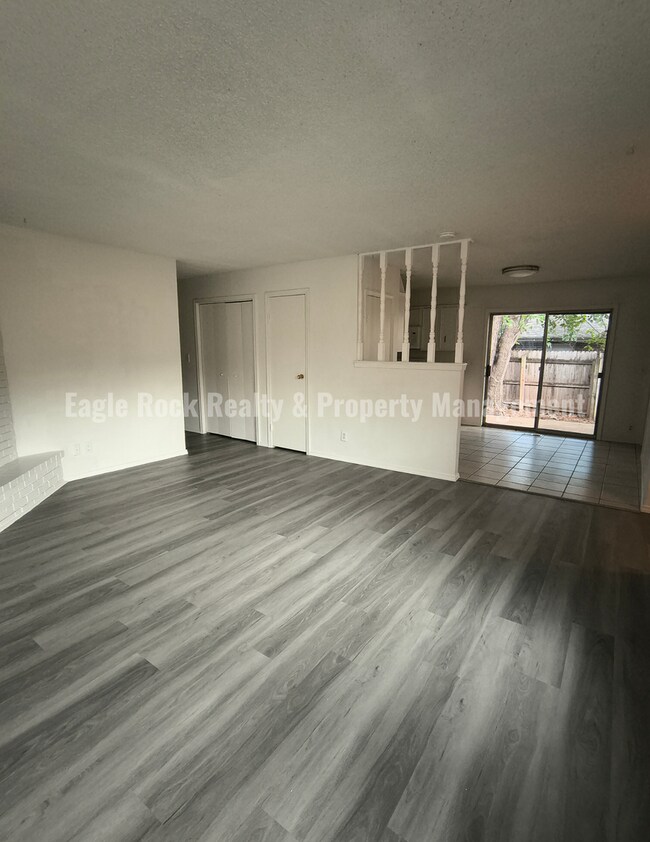 Building Photo - 4627 S 72nd East Pl