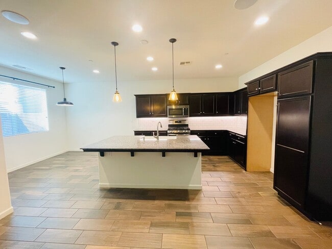 Building Photo - $2,195 Ashlan & Leonard 3 bed Home, Clovis...