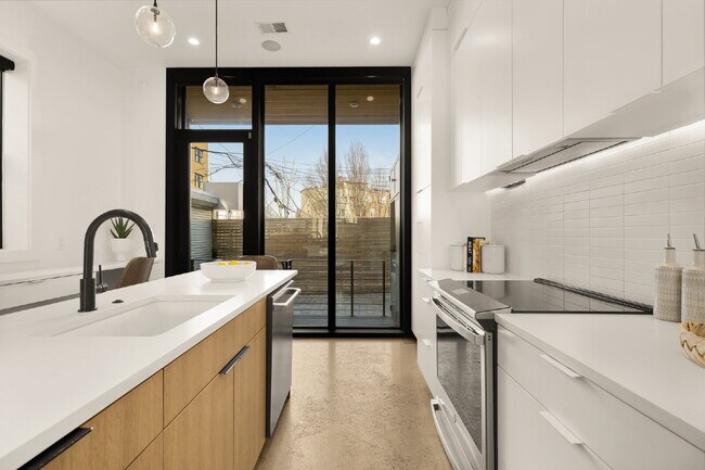 Building Photo - Modern Luxury in the Heart of Logan Circle