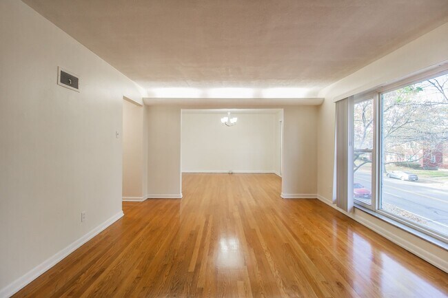 Building Photo - (852) 7434-36 Delmar