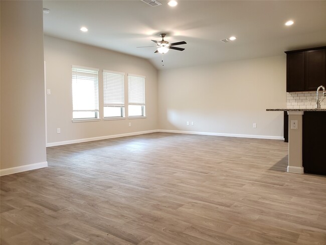 Building Photo - 3642 Park Vista Dr