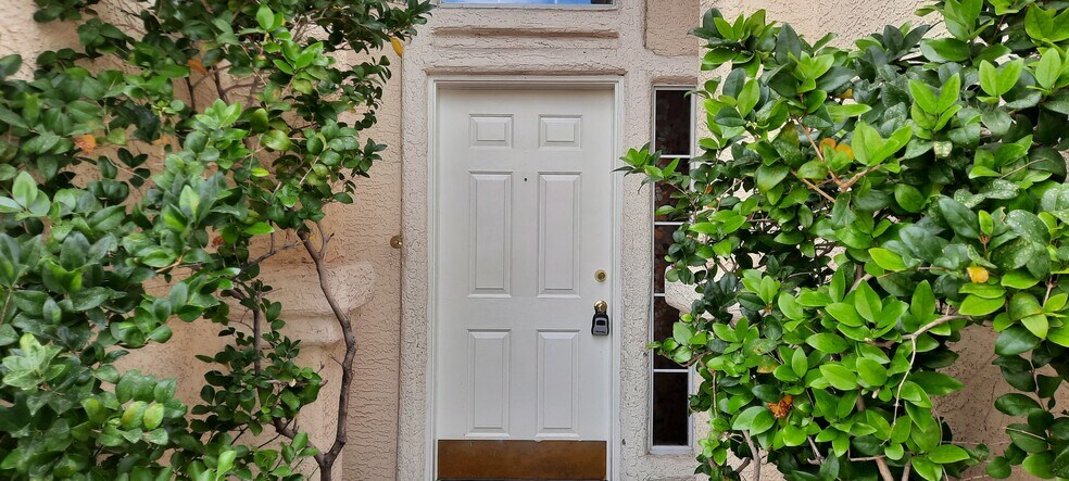 Building Photo - 18 Mesquite Village Cir