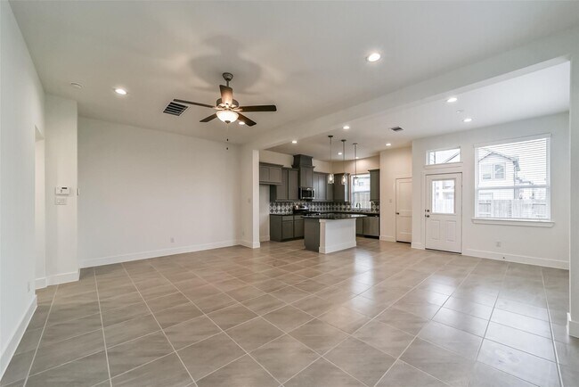 Building Photo - 1531 Crystal Stream Dr