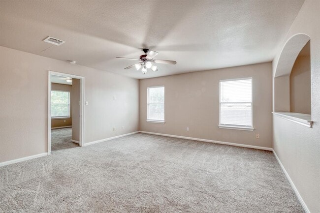 Building Photo - 211 Hanstrom Dr