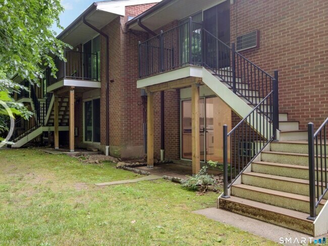 Building Photo - 1634 Farmington Ave