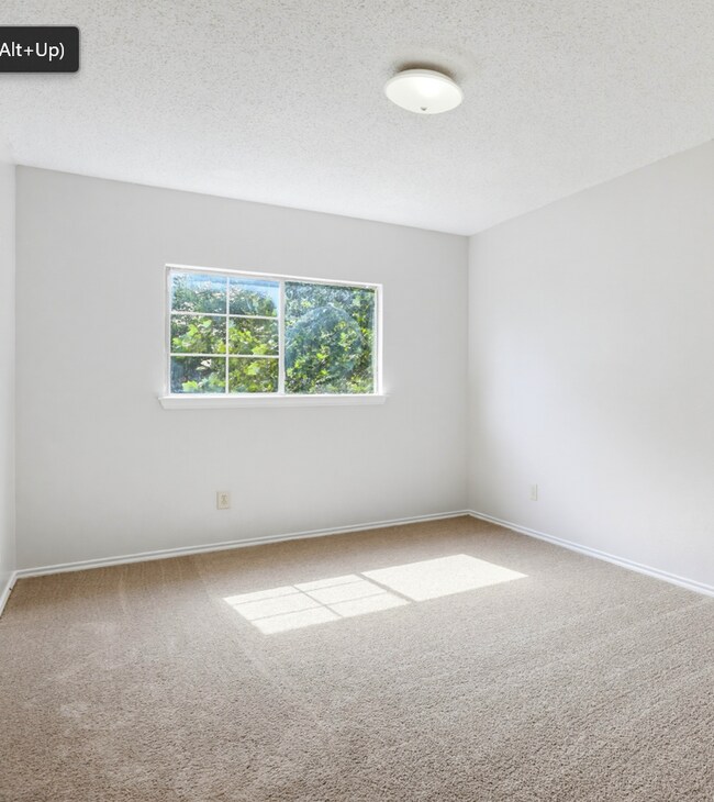 Building Photo - 13922 Villa Camino