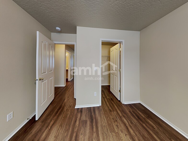 Building Photo - 363 E Ivy Glade St