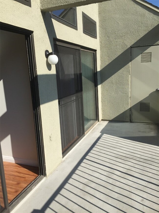 Building Photo - 17641 Sergio Cir