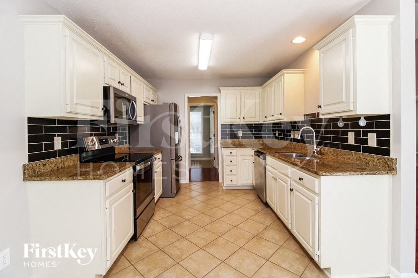 Building Photo - 12 Montford Ct