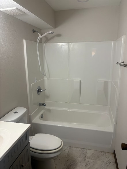 Building Photo - 694 E 400 Hwy