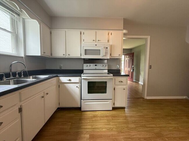 Building Photo - For Rent - Antioch 3 Bedroom house with Bo...