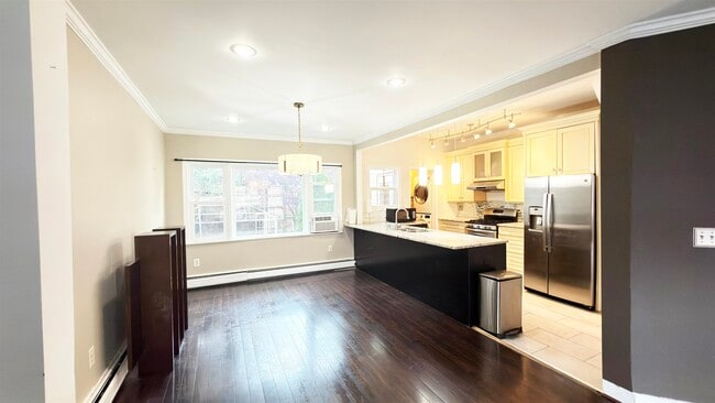 Building Photo - 6013 Buchanan Pl