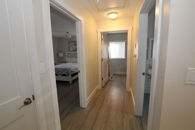 Building Photo - 2 Bedroom, fully furnished and ADA complia...