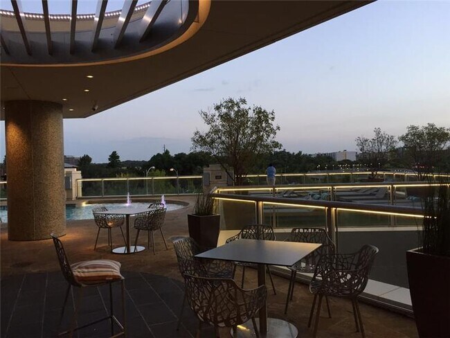 Building Photo - 112 Sandra Muraida Way