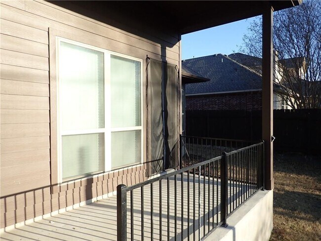 Building Photo - 409 Silver Trail