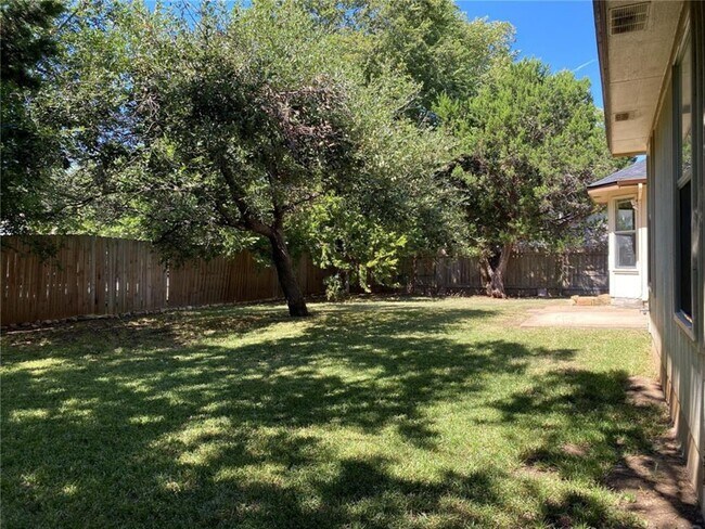 Building Photo - 1707 Timberwood Dr