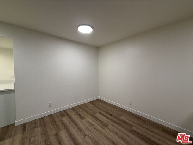 Building Photo - 314 S Clark Dr