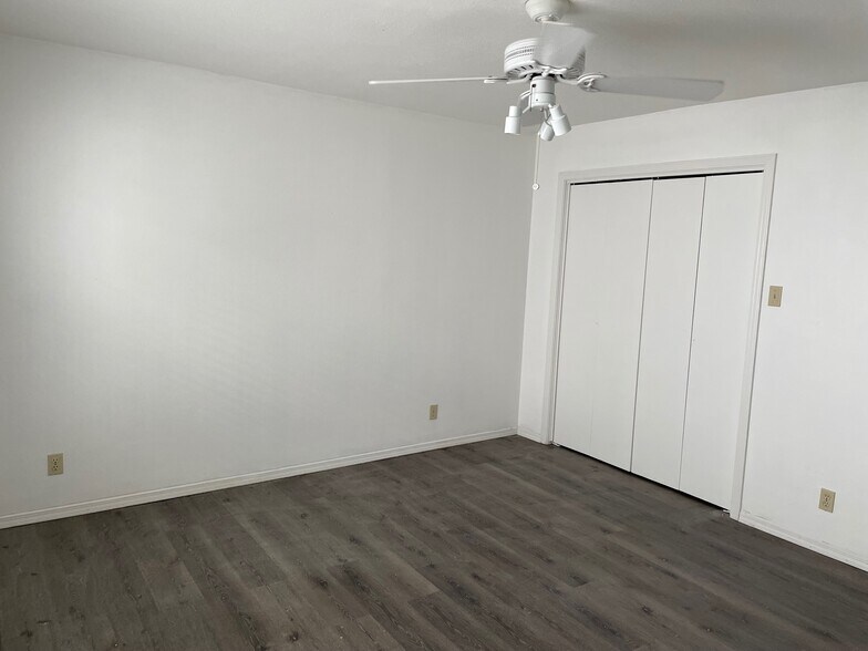 Building Photo - 3904 Clarke Ave