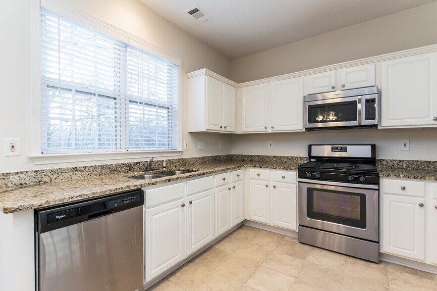Building Photo - 3740 Ridgefair Dr