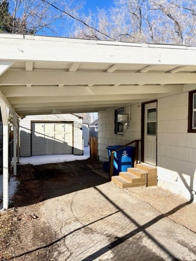 Building Photo - Charming Downtown Redmond Home with Huge Fenced Yard & Garage!