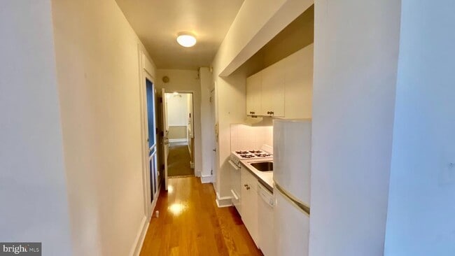 Building Photo - 332 S 17th St